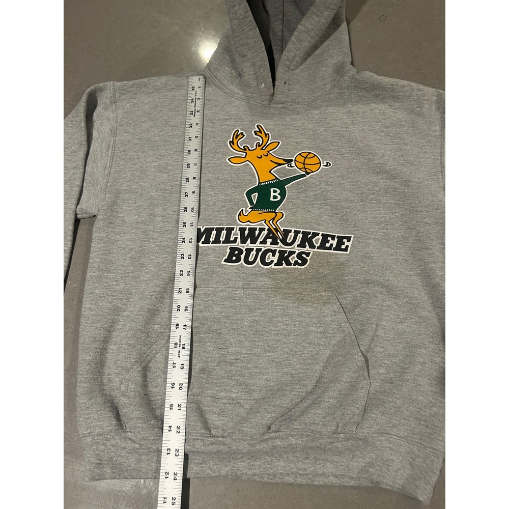 Milwaukee Bucks Deer Graphic Hoodie Sweatshirt Men's Size Medium Gray Gildan - Picture 2 of 5